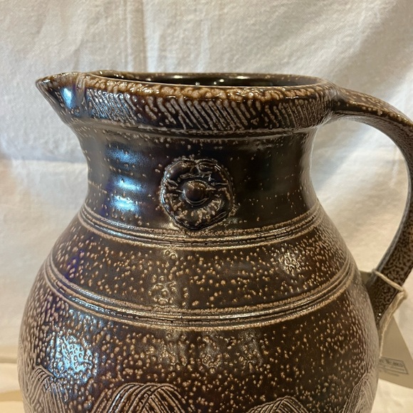 Vintage 2002 Rowe Pottery**Limited Edition**Albany
Slip** Pitcher with TAG - Picture 2 of 6